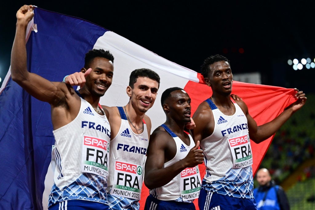 L'équipe de France du relais 4x400 m hommes célèbre sa médaille de bronze aux championnats d'europe d'athlétisme le 20 août 2022 à Munich