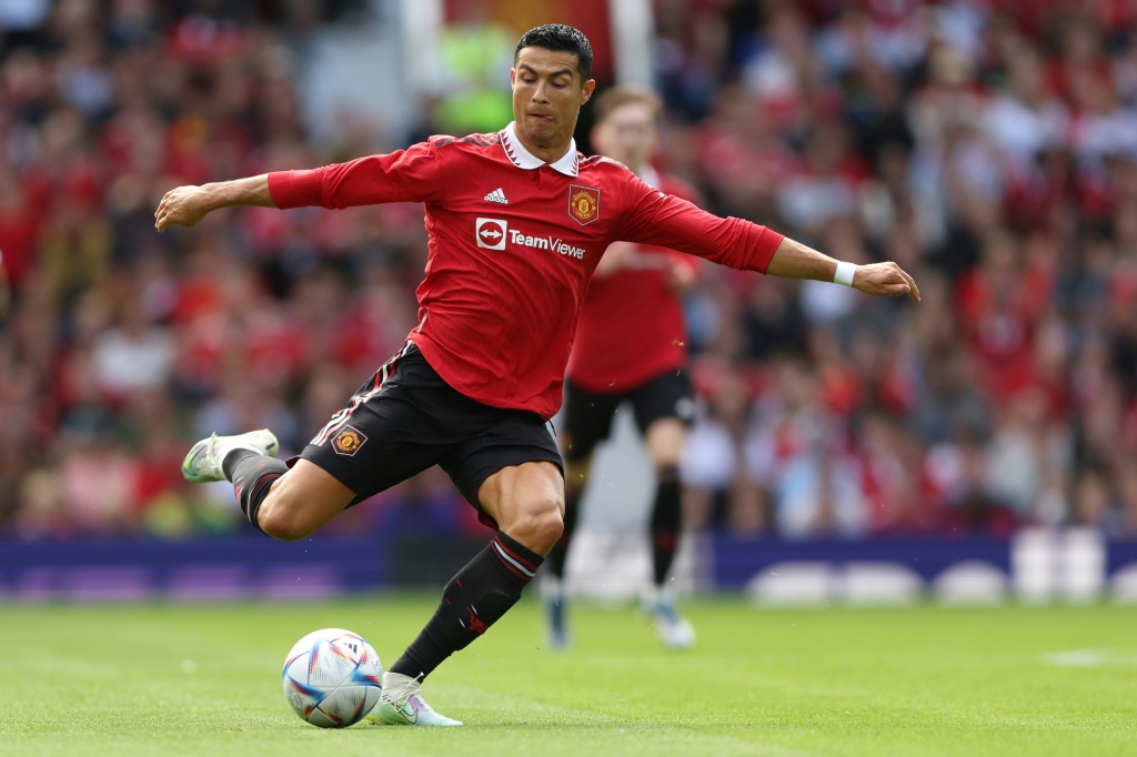 L'attaquant star de Manchester United Cristiano Ronaldoface au Rayo Vallecano en match de pré-saison à Old Trafford
