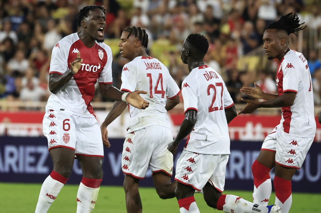 La joie de Axel Disasi (g) après avoir marqué pour l'AS Monaco contre le PSV Eindhoven au match aller du 3e tour qualificatif pour la Ligue des champions le 2 août 2022 au Stade Louis II à Monaco