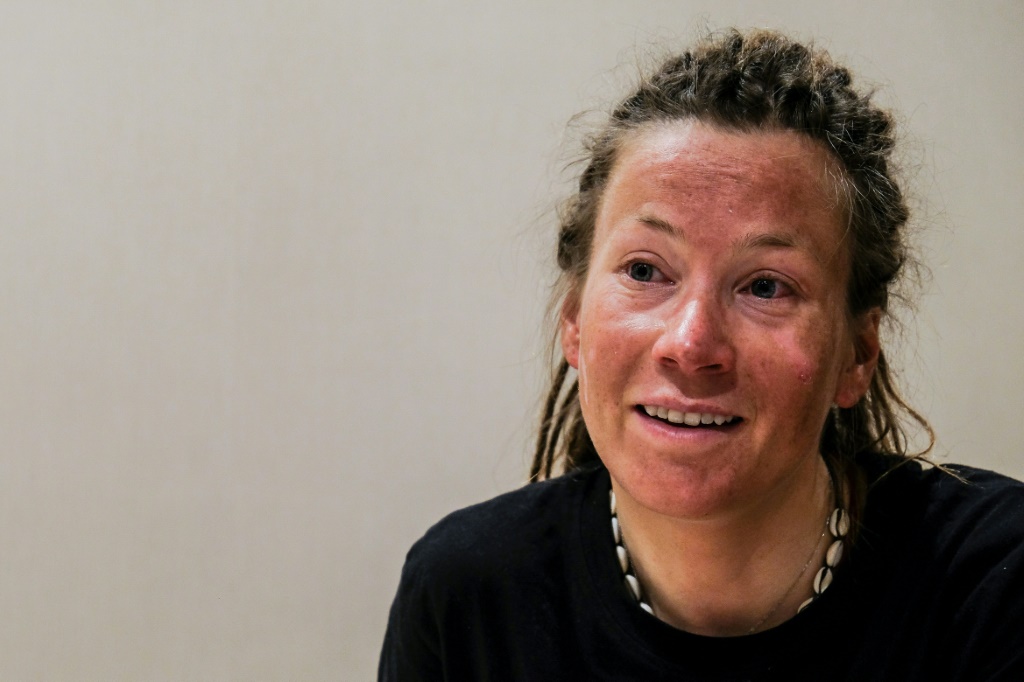 Kristin Harila le 30 mai 2022 à Katmandu lors d'une interview accordée à l'AFP. L'alpiniste norvégienne est dans les temps pour réussir son pari: gravir les 14 sommets au-dessus de 8.000 m dans un temps record