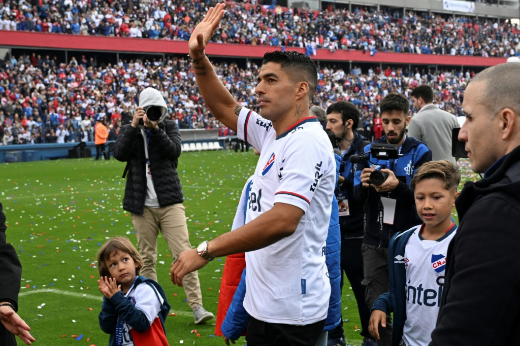 Luis Suarez salué comme un roi par le public du Nacional Montevideo pour son retour en Uruguay