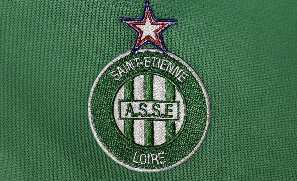 Photo du logo du maillot de Saint-Etienne prise à Paris le 6 août 2015