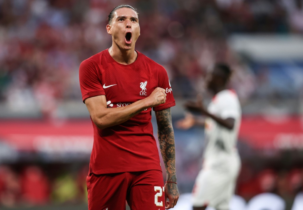 La joie de l'attaquant uruguayen de Liverpool, Darwin Nunez, après avoir marqué le 4e but sur le terrain de Leipzig, en amical, le 21 juillet 2022