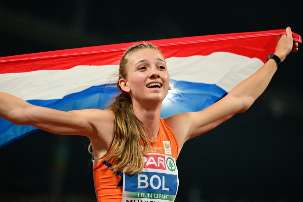 La championne d'Europe du 400 m haies, la Néerlandaise Femke Bol, après sa victoire vendredi au stade olympique de Munich.
