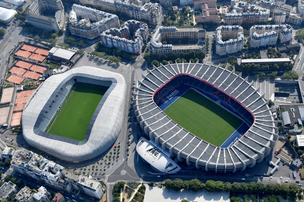 Le stade Jean Bouin (g) à côté du Parc des Princes