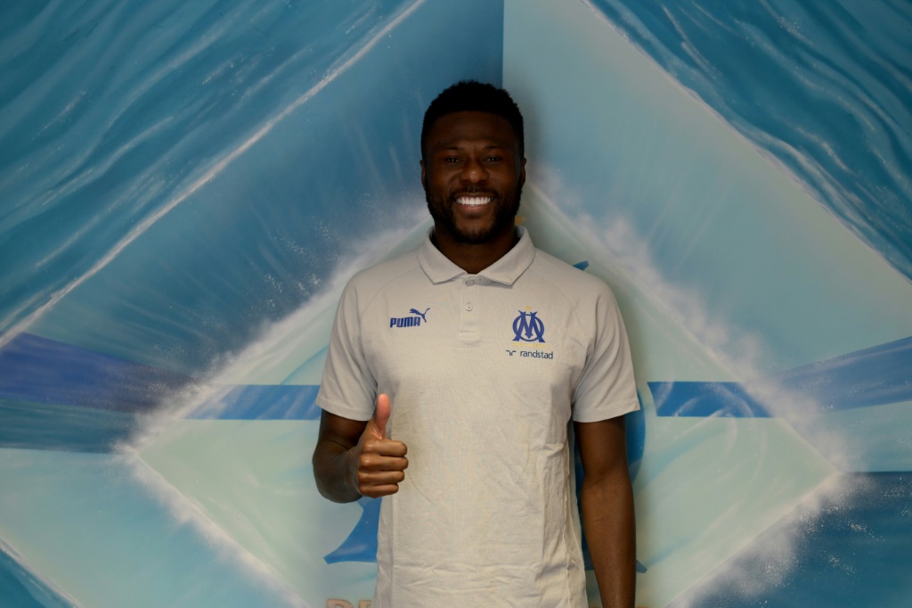 Le défenseur congolais de Marseille, Chancel Mbemba, pose à Marseille, dans le sud de la France, le 25 août 2022
