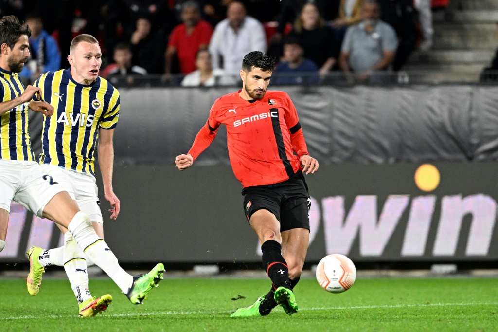 L'attaquant de Rennes Martin Terrier inscrit un but contre Fenerbahçe