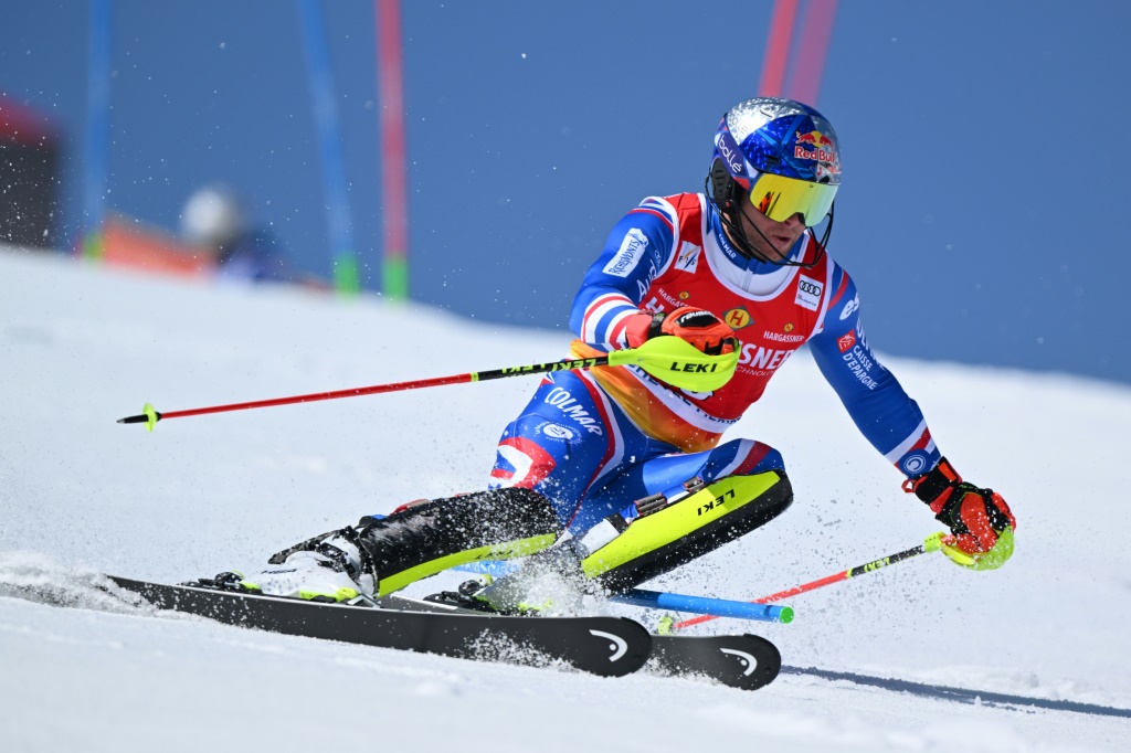 Le skieur français Alexis Pinturault lors de la première manche du slalom en finale des Championnats du monde de ski alpin à Méribel (France) le 20 mars 2022