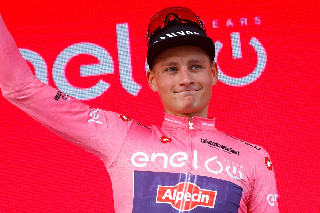 Le Néerlandais Mathieu van der Poel après une victoire d'étape sur le Tour d'Italie