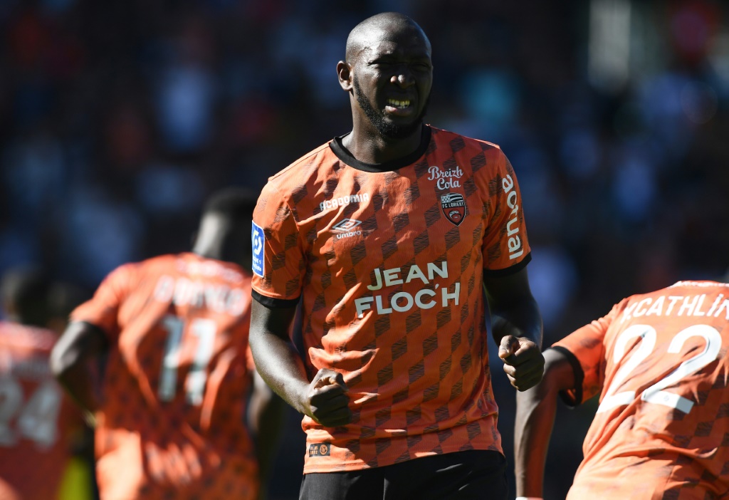 La joie d'Ibrahima Koné après avoir marqué pour Lorient contre Nantes en Ligue 1 le 11 septembre 2022 à Lorient