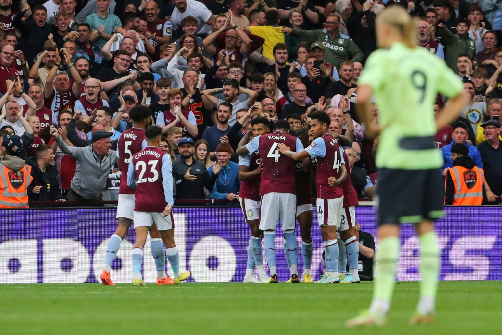 Des joueurs d'Aston Villa célébrant le but de l'égalisation contre Manchester City, le 3 septembre 2022
