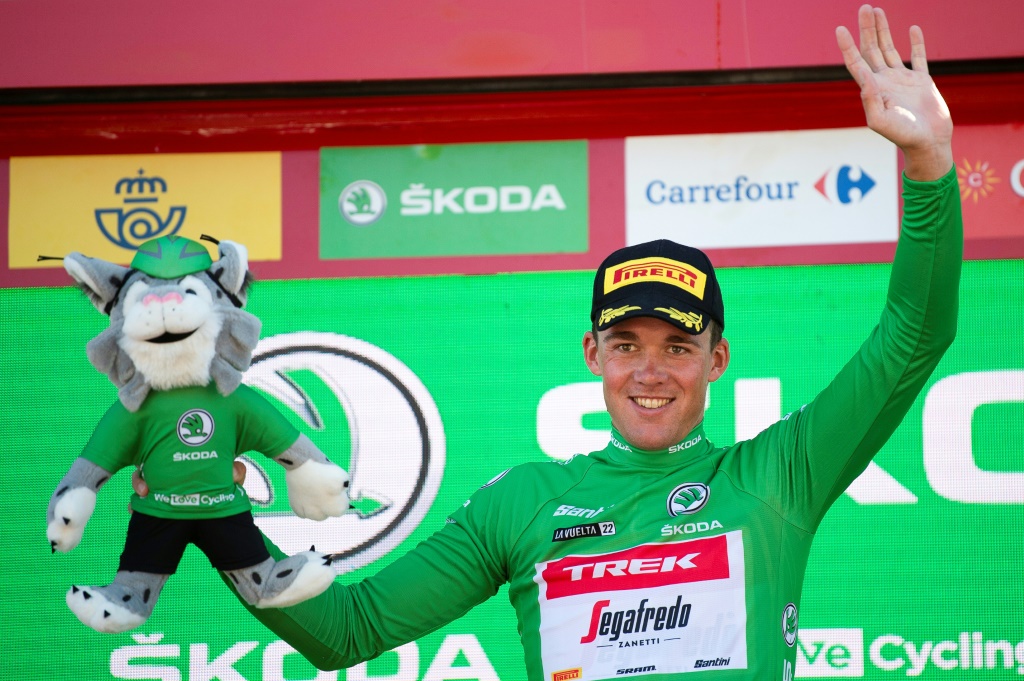 Mads Pedersen sur le podium avec le maillot vert de meilleur sprinteur à l'issue de la 16e étape de La Vuelta à Tomares, le 6 septembre 2022