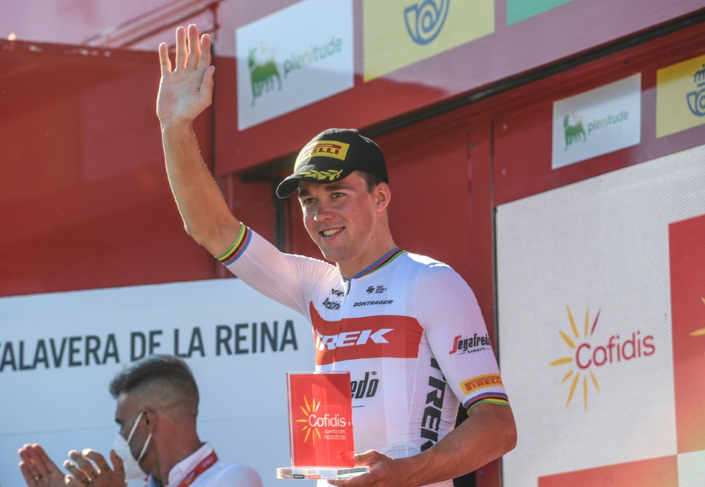 Mads Pedersen sur le podium après sa victoire dans la 19e étape de la Vuelta, le 9 septembre 2022 à Talavera de la Reina