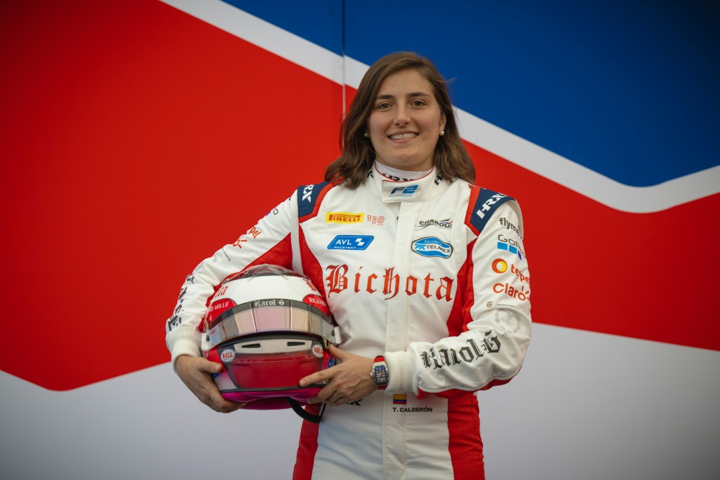La pilote colombienne Tatiana Calderon, sous les couleurs de son sponsor Bichota, dans l'écurie de Formule 2 du Charouz Racing System, le 2 septembre 2022 au circuit de Zandvoort aux Pays-Bas