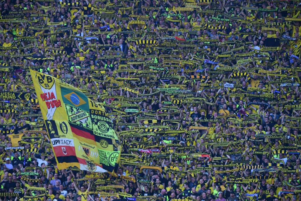 Les supporters de Dortmund au cours du match de Ligue des champions contre le FC Copenhague le 6 septembre 2022 à Dortmund