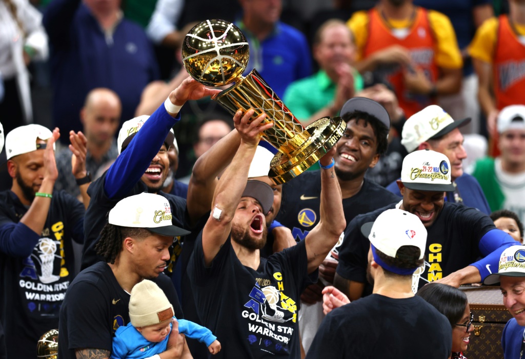 Le meneur de jeu des Golden State Warriors après la victoire de son équipe en finale de la NBA