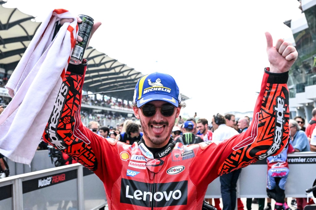 Le pilote de moto italien Francesco Bagnaia après son succès lors du Grand Prix de Malaisie