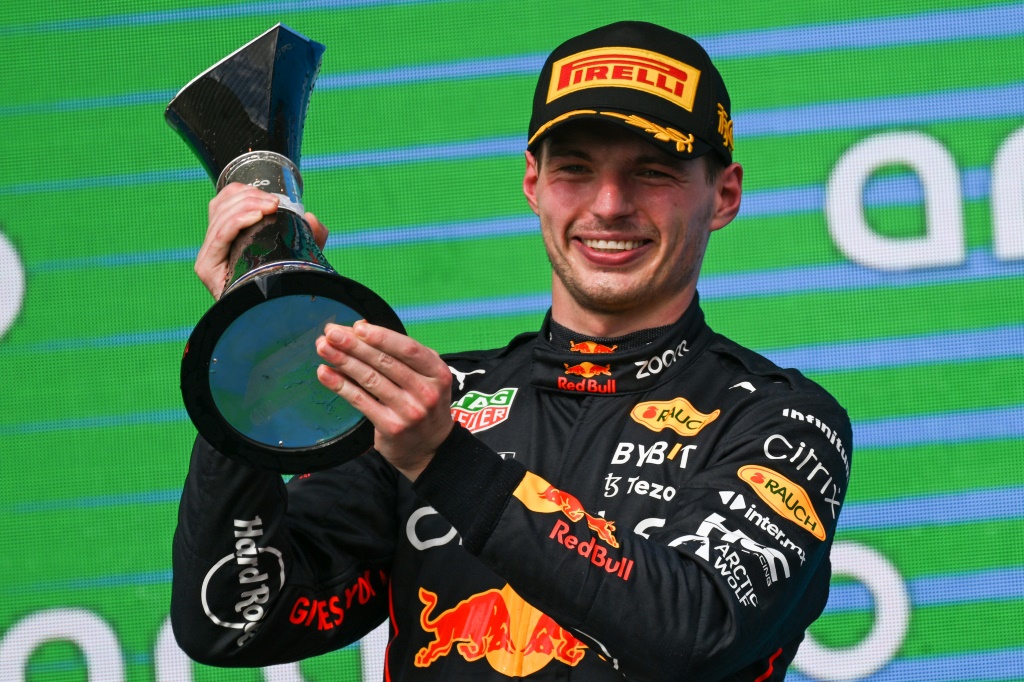 Le Néerlandais Max Verstappen (Red Bull) célèbre sa victoire lors du Grand Prix de Formule Un des Etats-Unis à Austin (Texas) le 23 octobre 2022.