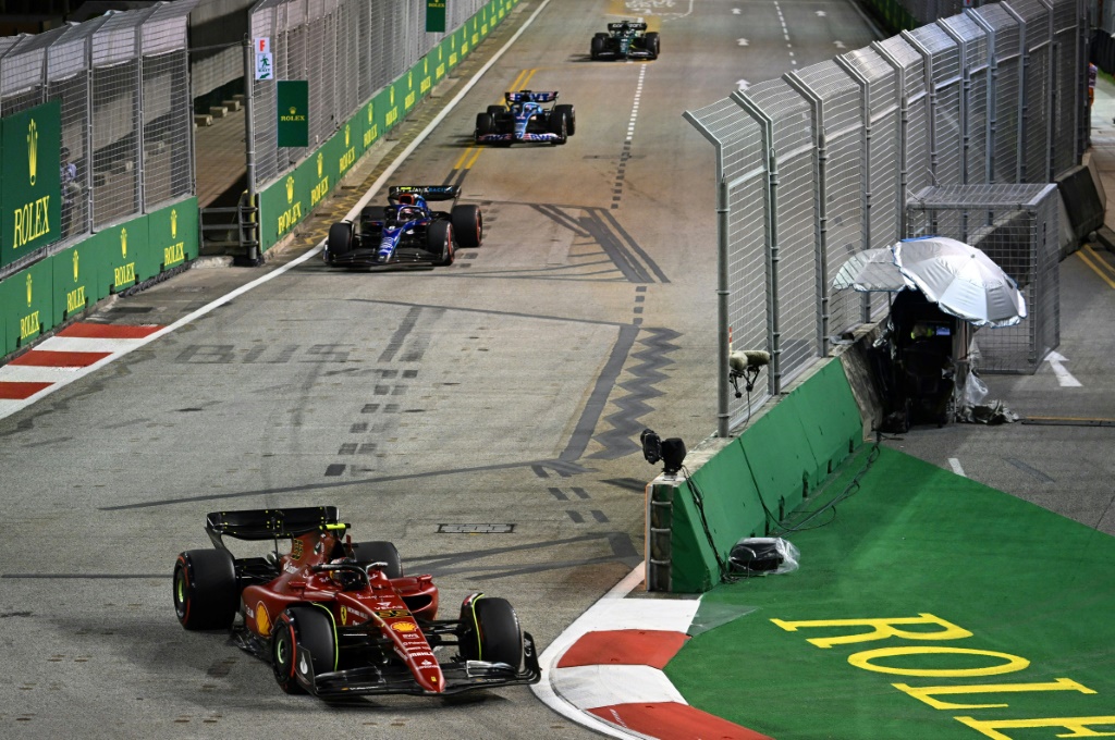 Le pilote Ferrari Carlos Sainz Jr lors des essais du GP de Singapour sur le circuit de Marina Bay