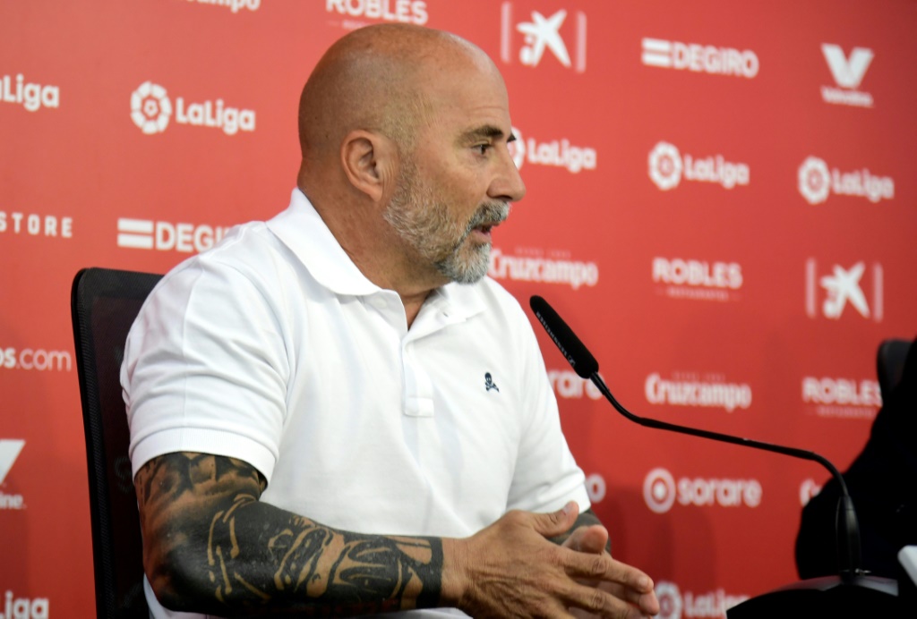 Jorge Sampaoli en conférence de presse vendredi 7 octobre à Séville pour son retour comme entraîneur du club espagnol