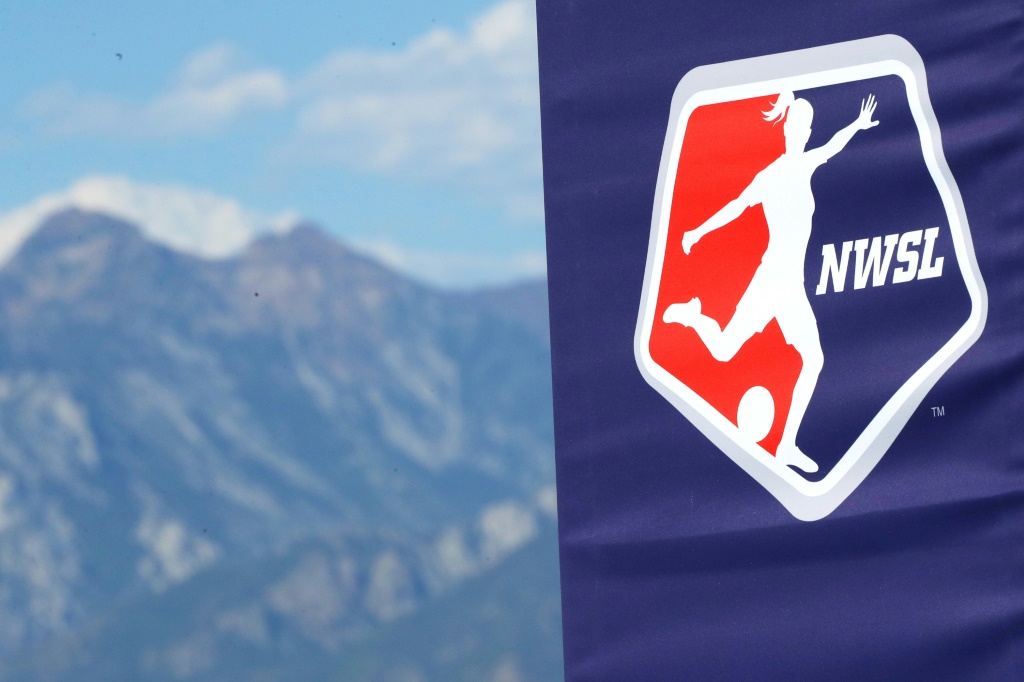 Le logo de la NWSL lors des quart de finale de la NWSL Challenge Cup entre Houston Dash et le Utah Royals FC, le 17 juillet 2020 à  Herriman, Utah