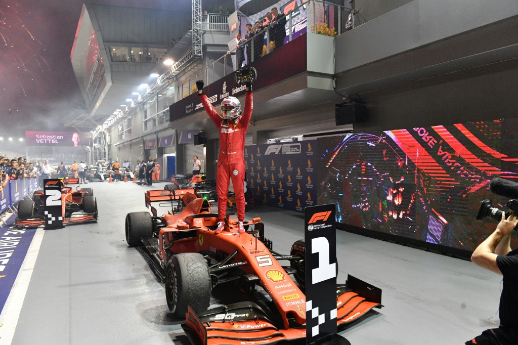 Le pilote allemand Sebastian Vettel, alors chez Ferrari, après sa victoire au GP de Singapour, le 22 septembre 2019 sur le circuit de Marina Bay