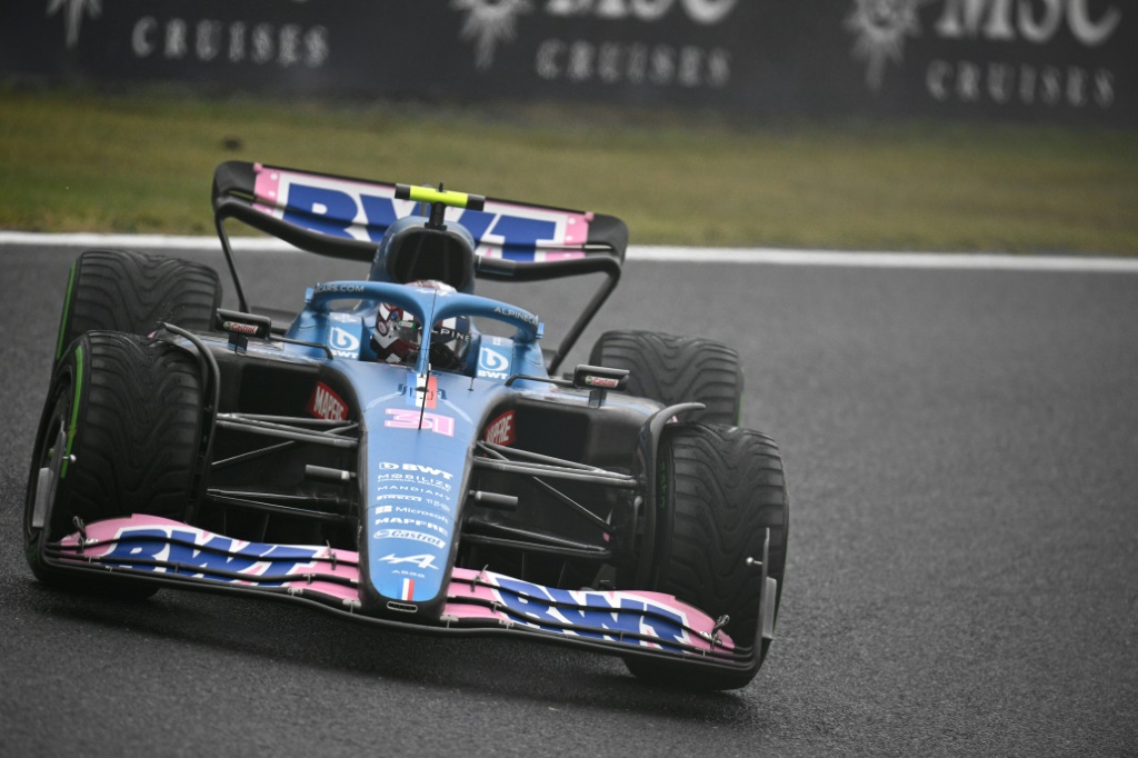 Le pilote français d'Alpine, Esteban Ocon, participe à la deuxième séance d'essais avant le Grand Prix du Japon de Formule 1 à Suzuka, dans la préfecture de Mie, le 7 octobre 2022