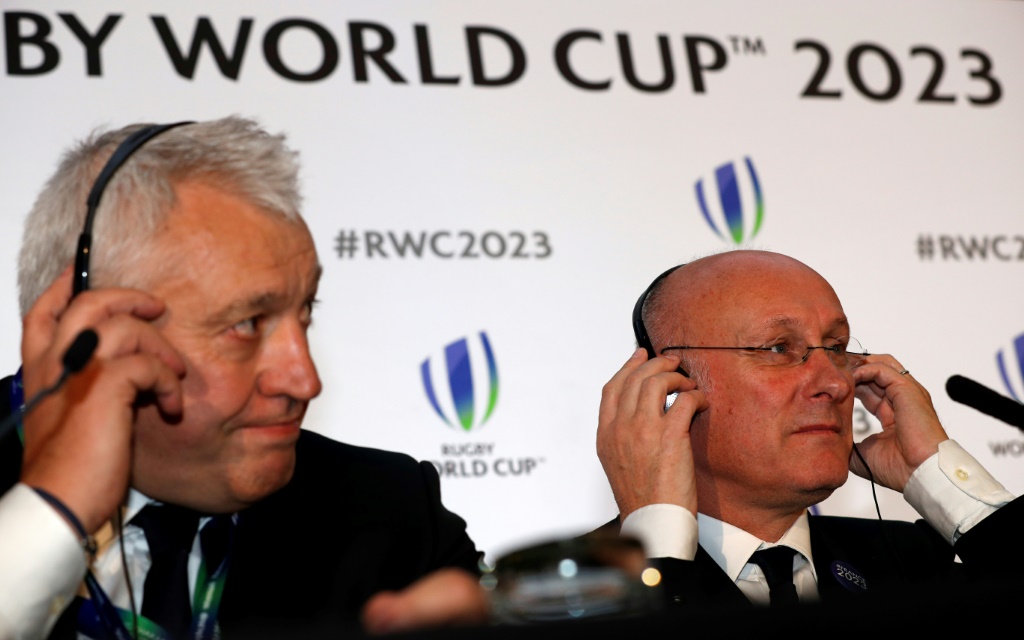 L'ancien directeur général du Mondial 2023 Claude Atcher (à gauche) et le président de la fédération française Bernard Laporte le 15 novembre 2017