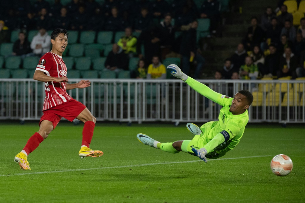 Le gardien capitaine de nantes Alban Laffont concède un but à Wooyeong Jeong dans le large succès de Fribourg (4-0) à La Beaujoire, le 13 octobre 2022