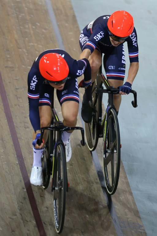 Les Françaises Clara Copponi et Valentine Fortin aux mondiaux de cyclisme sur piste, à Saint-Quentin-en-Yvelines, le 15 octobre 2022