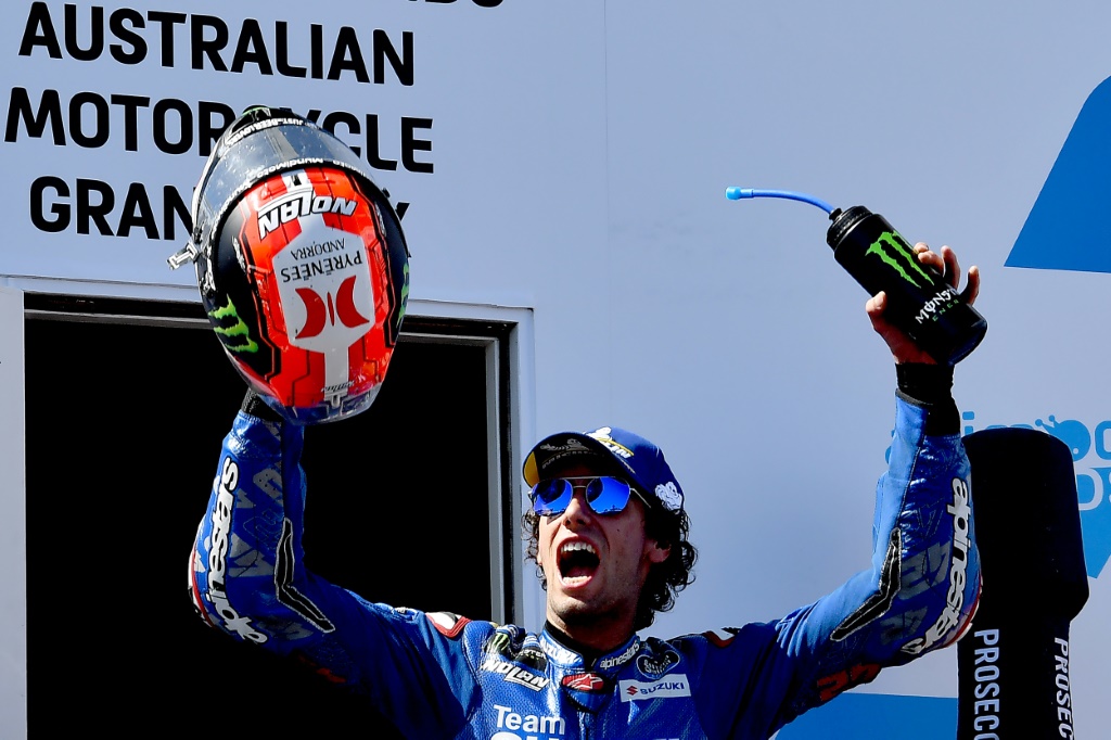 Le pilote espagnol Alex Rins (Suzuki) après sa victoire au Grand Prix d'Australie de MotoGP, le 16 octobre 2022 à Phillip Island