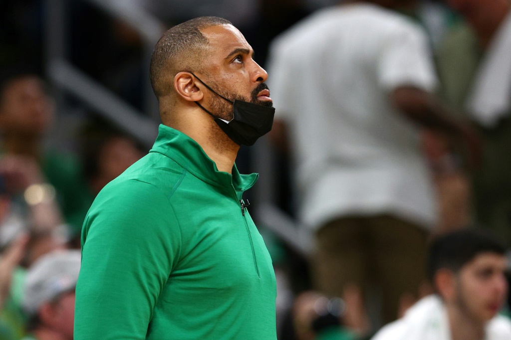 L'entraîneur des Boston Celtics, Ime Udoka, lors du match 4 de la Finale NBA face aux Golden State Warriors à Boston le 10 juin 2022