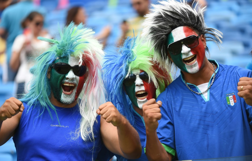 Des supporters de la Nazionale lors du dernier match de l'Italie en coupe du monde, contre l'Uruguay, le 24 juin 2014 à Natal, au Brésil