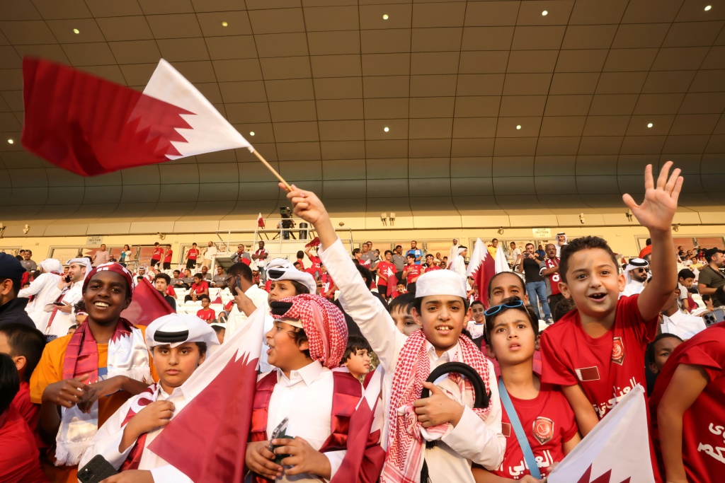 Des supporters de l'équipe nationale du Qatar, le 2 octobre 2022 à Doha