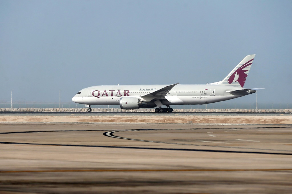 Un avion décolle de l'aéroport international de Doha, au Qatar, le 20 juillet 2017.