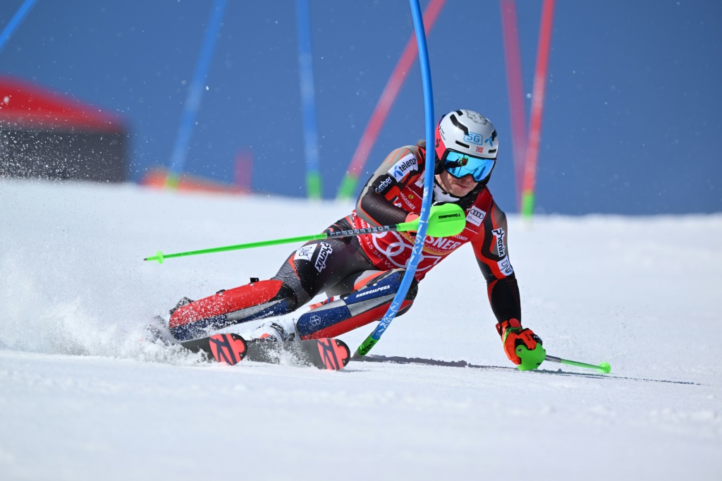 Le Norvégien Henrik Kristoffersen lors de la première manche du slalom de la Coupe du monde à Méribel, le 20 mars 2022.