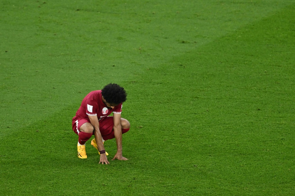 L'attaquant du Qatar Akram Afif après la deuxième défaite en deux matches de sa sélection au Mondial