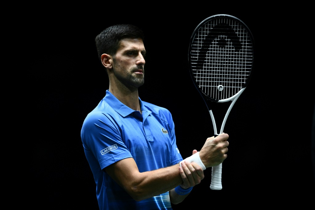 Novak Djokovic au moment d'entamer son match contre Karen Khachanov au Masters 1000 de Paris le 3 novembre 2022