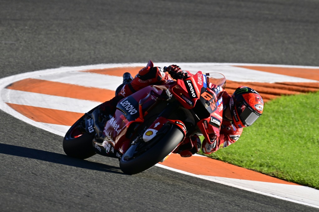 Le pilote italien Francesco Bagnaia pendant les essais libres du Grand Prix MotoGP de Valence le 4 novembre 2022 à Cheste
