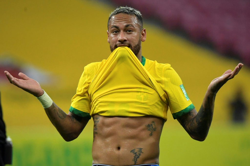 Le Brésilien Neymar après avoir marqué un but contre le Pérou lors d'un match des qualifications sud-américaines pour la Coupe du Monde 2022