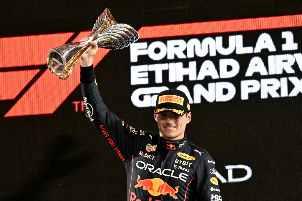 Le pilote Red Bull Max Verstappen vainqueur du GP d'Abou Dhabi sur le circuit de Yas Marina