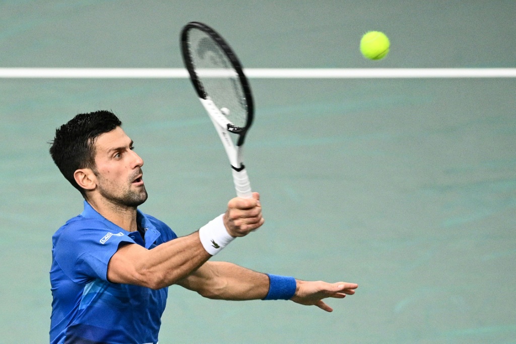Novak Djokovic au cours de son quart de finale contre Karen Khachanov au Masters 1000 de Paris le 3 novembre 2022