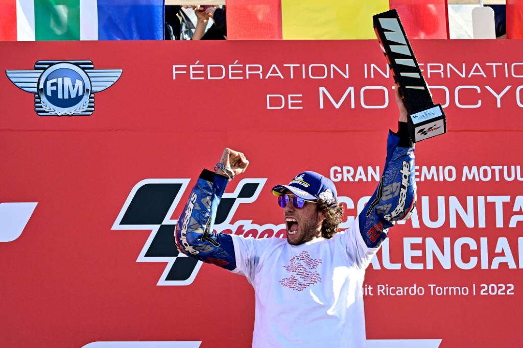 Le pilote espagnol Alex Rins a offert une dernière victoire à Suzuki avant que l'écurie ne quitte le championnat MotoGP, le 6 novembre 2022 à Valence, Espagne.
