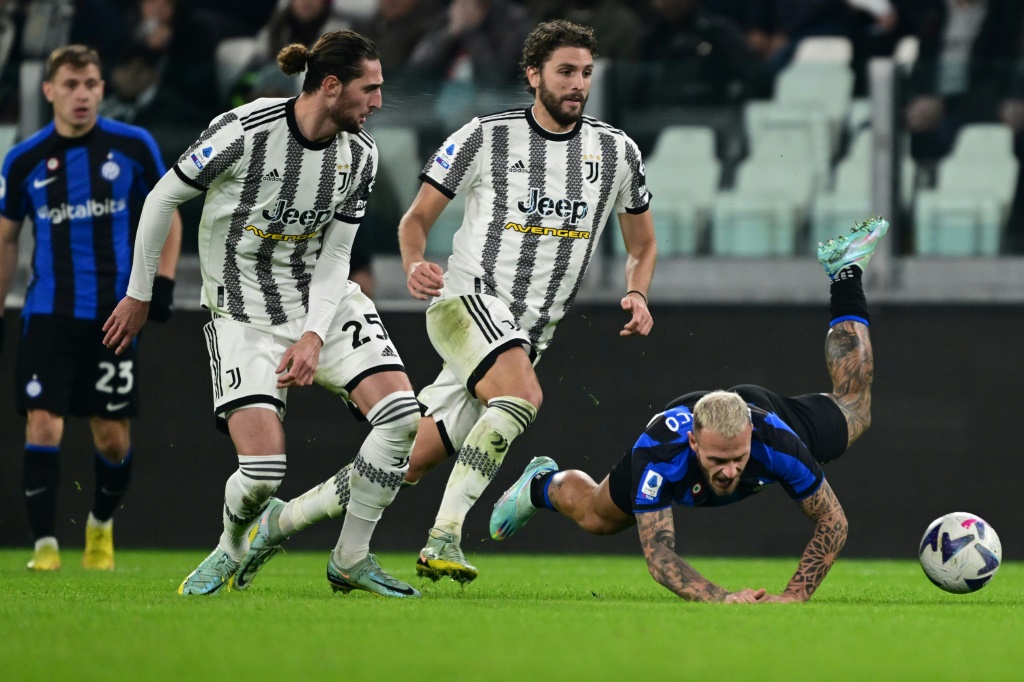 Adrien Rabiot (g) avec la Juventus contre l'Inter Milan en Serie A le 6 novembre 2022 à Turin