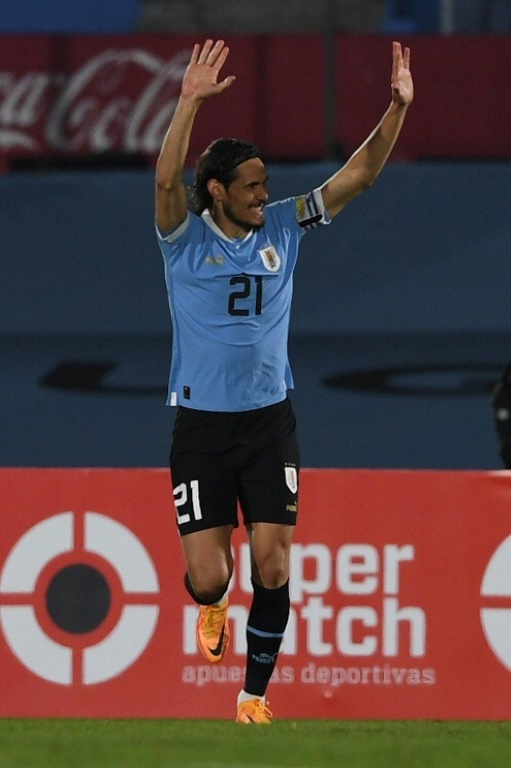 L'attaquant Edinson Cavani célèbre un but inscrit avec l'Uruguay, lors d'un match amical contre le Panama, le 11 juin 2022 à Montevideo