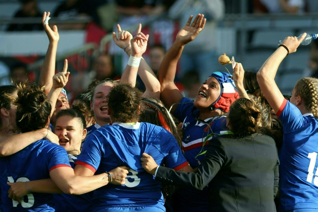 Les Françaises célèbrent leur victoire 36-0 contre le Canada au Mondial féminin de rugby, le 12 novembre 2022 à Auckland, en Nouvelle-Zélande