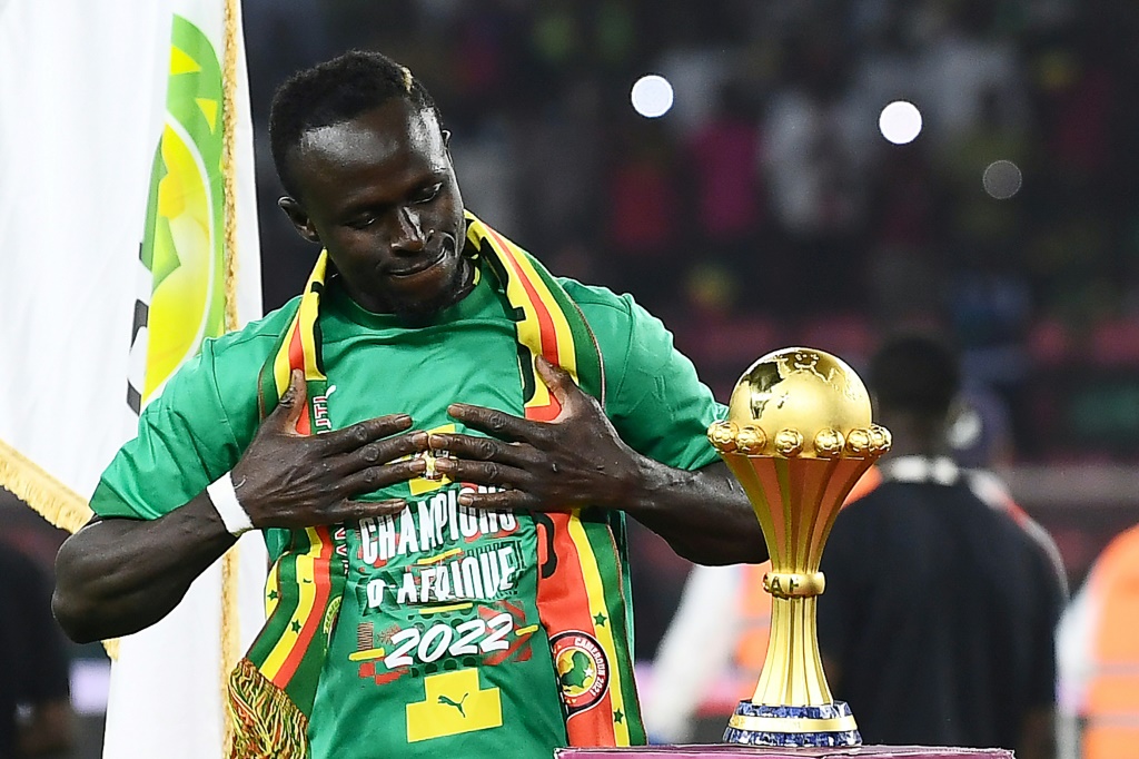 Sadio Mané le 6 février 2022 à Yaoundé après le sacre du Sénégal dans la Coupe d'Afrique des nations (CAN), le premier de l'histoire des Lions de la Terranga