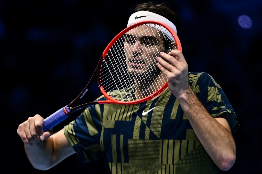 L'Américain Taylor Fritz face à Novak Djokovic le 19 novembre 2022 aen demi-finale des Masters à Turin