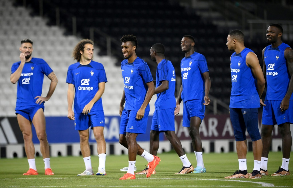 Les joueurs de l'équipe de France lors d'une séance d'entraîment à Doha le 20 novembre 2022 pendant la Coupe du monde au Qatar