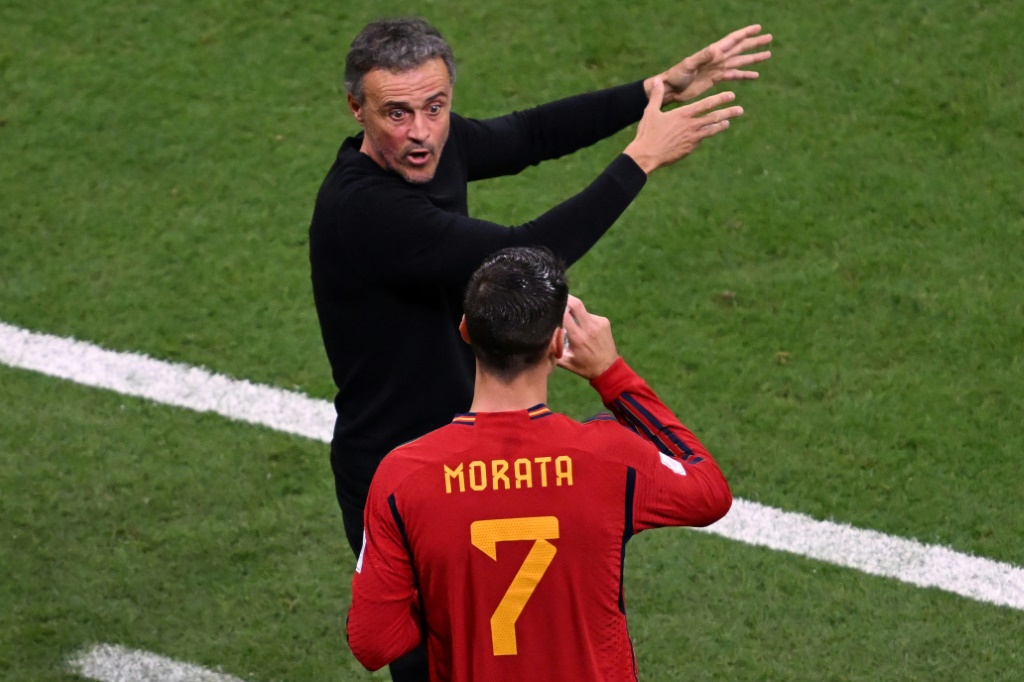 Malgré les critiques contre l'attaquant, le sélectionneur de l'Espagne Luis Enrique a maintenu sa confiance à  Alvaro Morata, buteur contre l'Allemagne le 27 novembre 2022 à al-Khor au Qatar